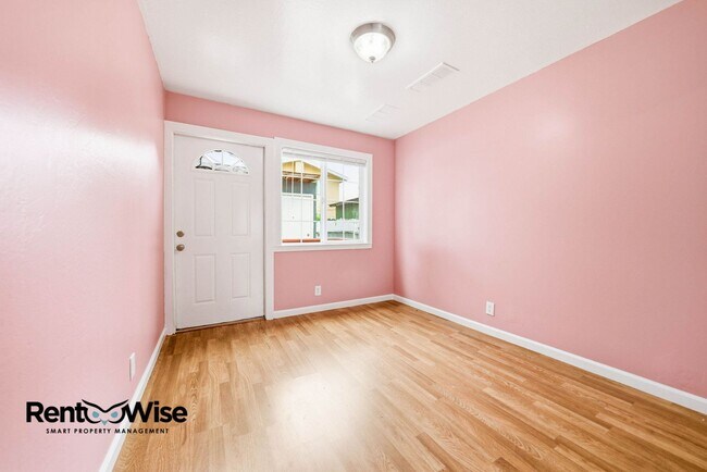 Building Photo - 657 Hurlingame Ave