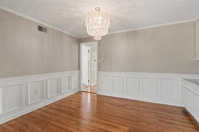 Building Photo - 831 Limekiln Rd