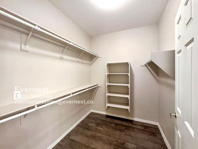 Building Photo - Comfortable 2-Bedroom Condo in Prime Locat...
