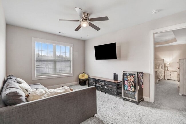 Building Photo - STUNNING & SPACIOUS 4 BR | 2.5 BA 2-Story *Pikeville School District*