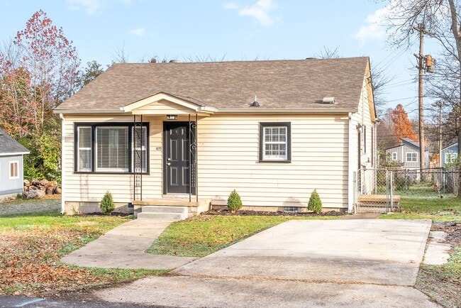 Building Photo - Renovated 3 Bedroom Home For Rent Near Downtown Clarksville