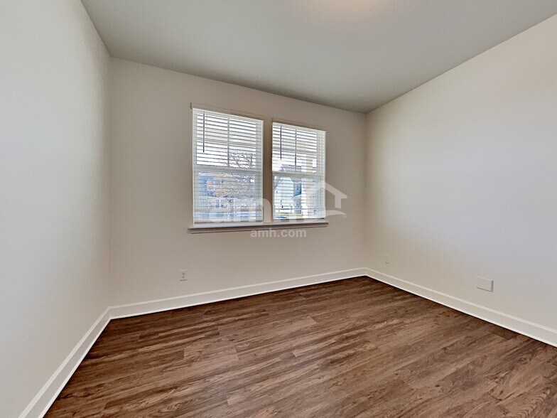 Building Photo - 481 Sandstone Dr