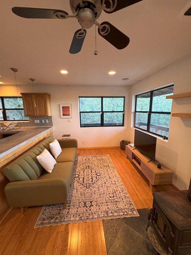 Building Photo - Unique Mountain Home!