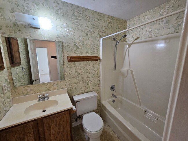 Building Photo - Lynbrook Landing