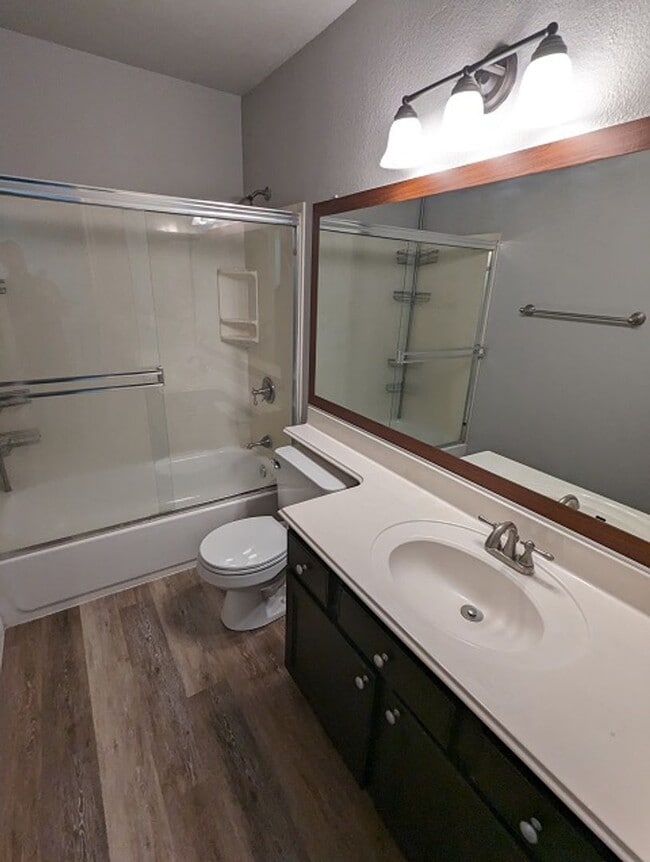 Building Photo - 2 bedroom, 1.5 bathroom Townhome in El Cajon