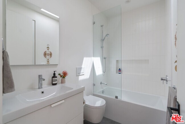 Building Photo - 5265 Dahlia Dr