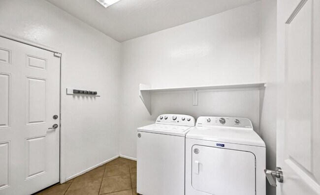 Building Photo - 21429 E Bonanza Way