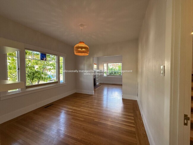 Building Photo - Charming 1920s Alameda East End  2BR+ / 1B...