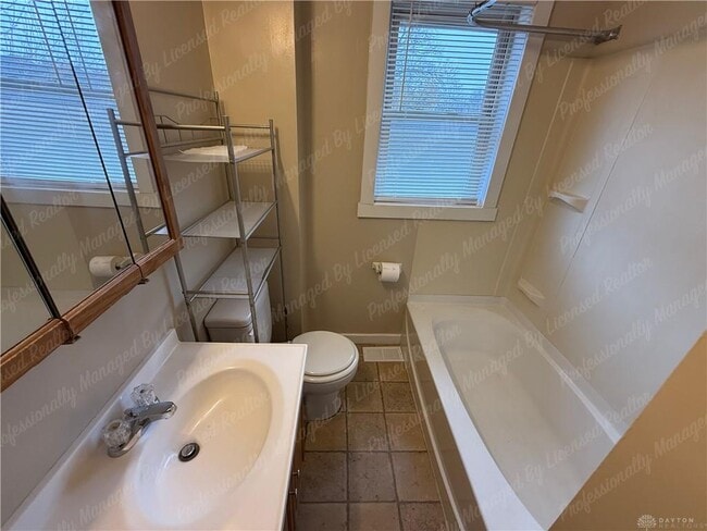 Building Photo - 227 James St