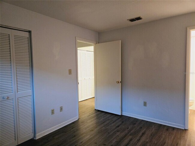 Building Photo - 3934 SW 26th Dr