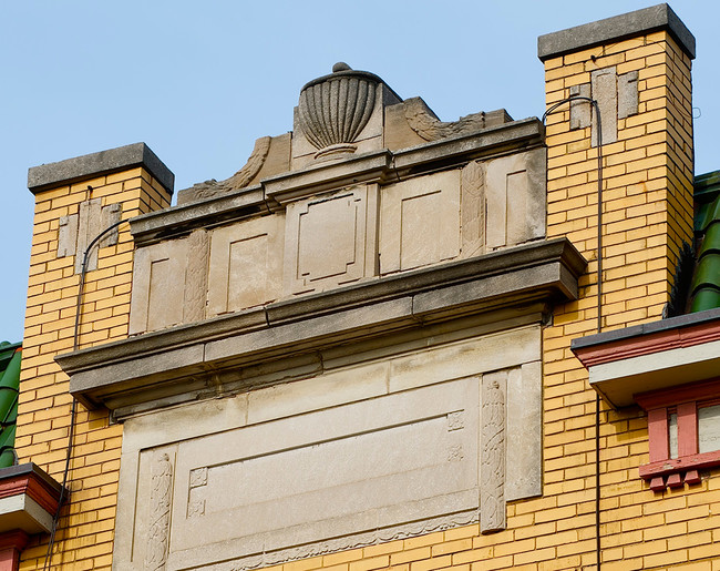 Building Photo - 165 S. Oak Park Ave.