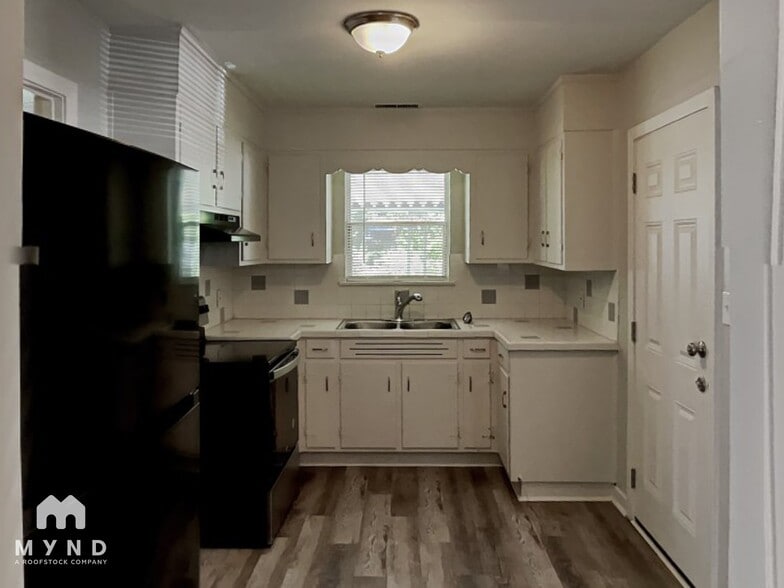 Building Photo - 1437 Freda Dr