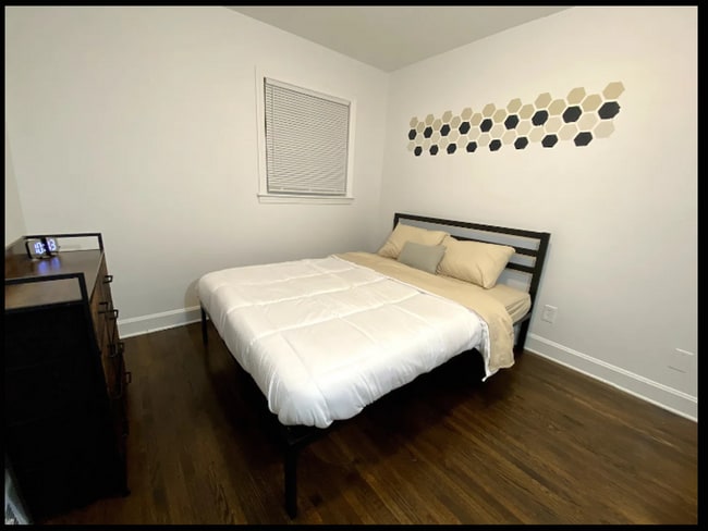 Building Photo - 6718-6720 Woodstream Duplex