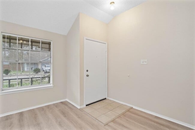 Building Photo - 23302 Summer Pine Dr
