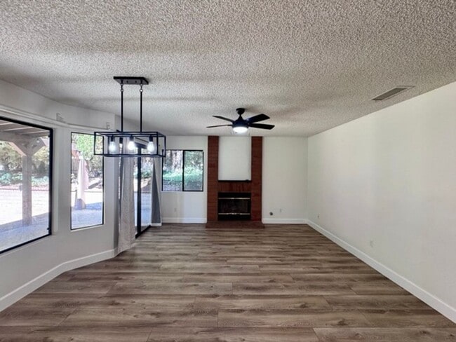 Building Photo - Spacious 4 Bedroom Home in Temecula’s Vine...