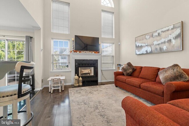 Building Photo - 221 Lookout Pl