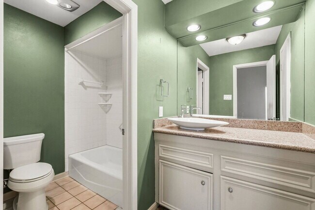 Building Photo - 10125 Valley Forge Dr