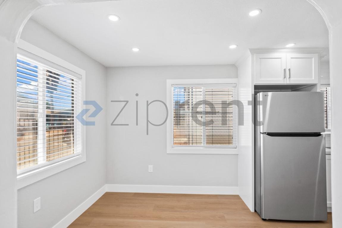 Building Photo - Unit A