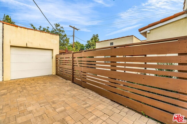 Building Photo - 5182 Ellenwood Dr