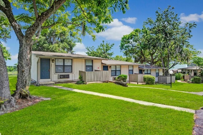 Building Photo - Applewood Apartments