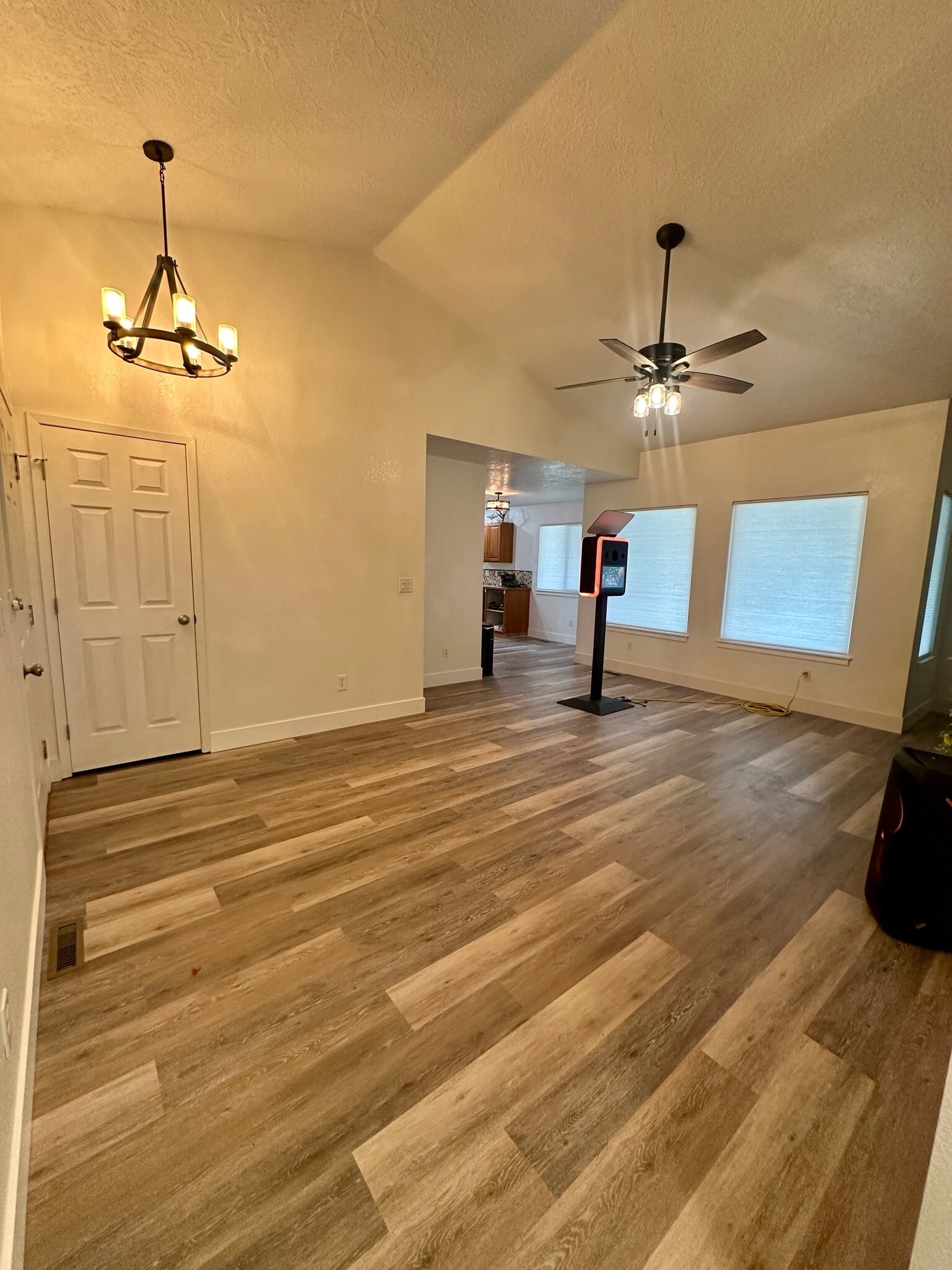 Building Photo - 1717 W Topanga Dr