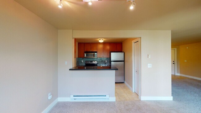 Building Photo - Gold Pointe condo!  2 Bed, 2 Bath Condo w/2 parking spaces, MOVE IN SPECIAL - Available NOW!