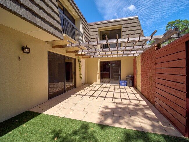 Building Photo - 1520 15th Terrace