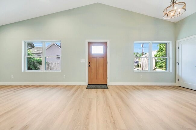 Building Photo - 515 Harrison Ave