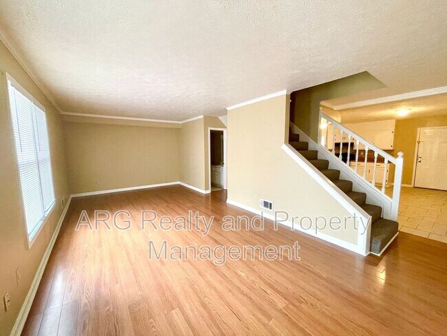 Building Photo - 2142 Fairway Ct SE