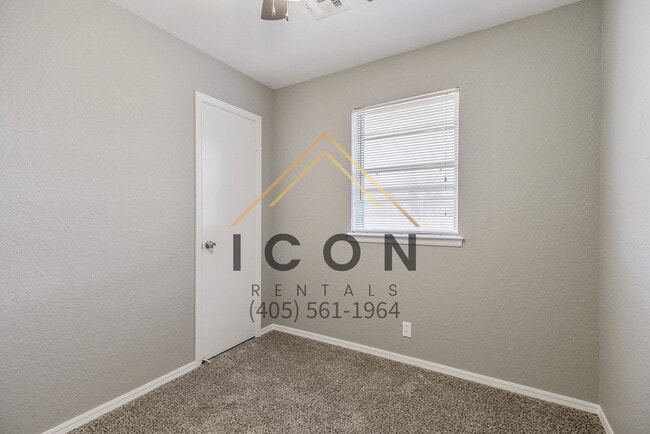 Building Photo - 1038 S Highland Dr