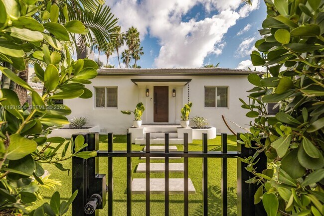 Building Photo - 901 NW 7th Street Rd