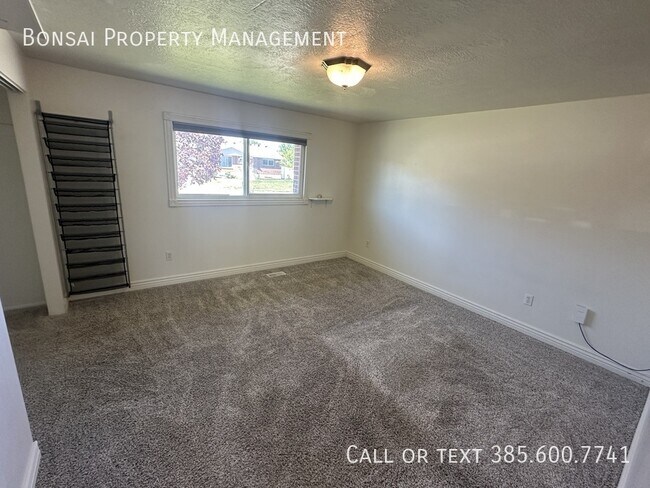 Building Photo - 2291 Longmeadow Dr