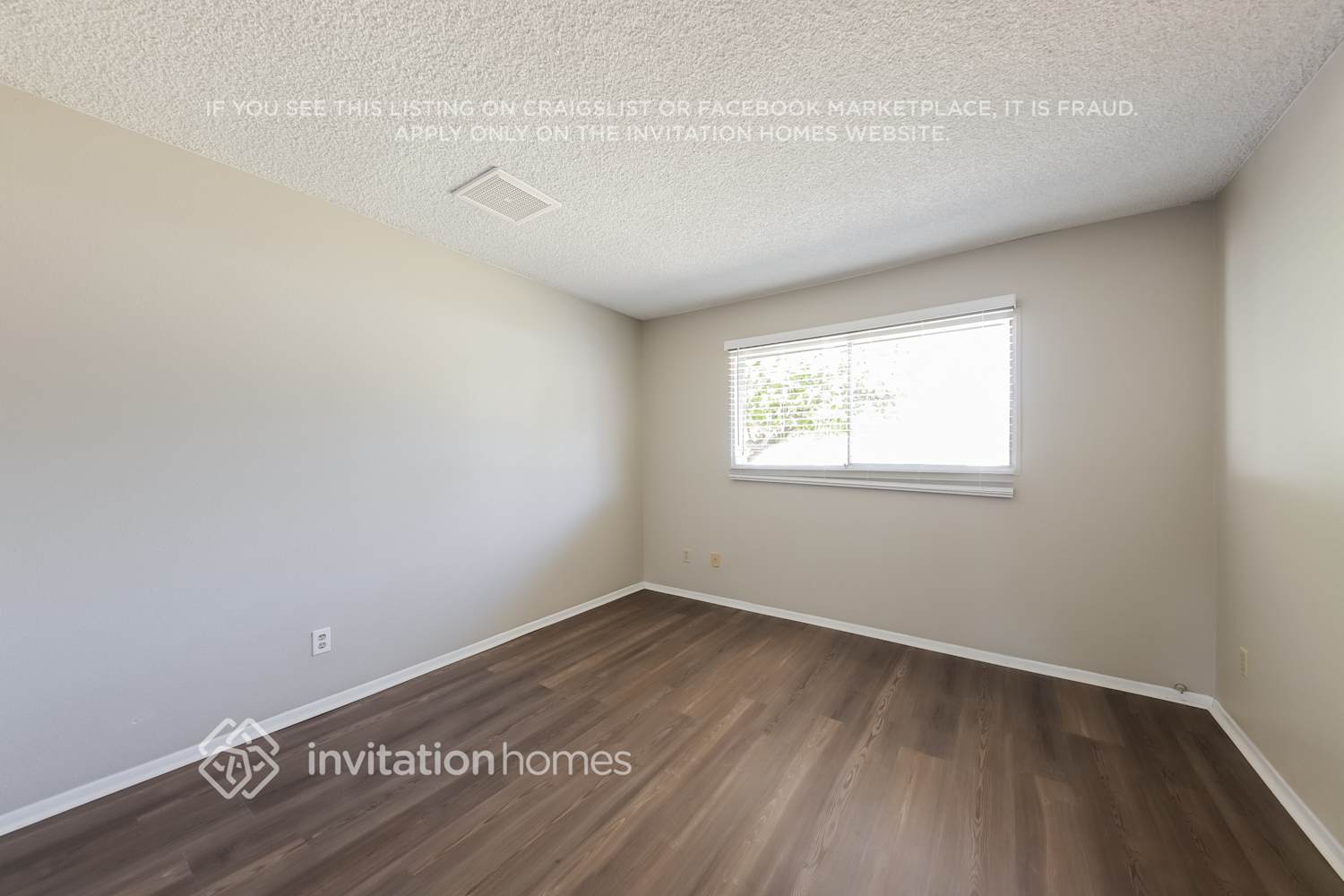 Building Photo - 5043 W Frier Dr