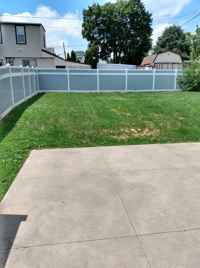 Building Photo - Very nice 3 bedroom Bethlehem Townhouse