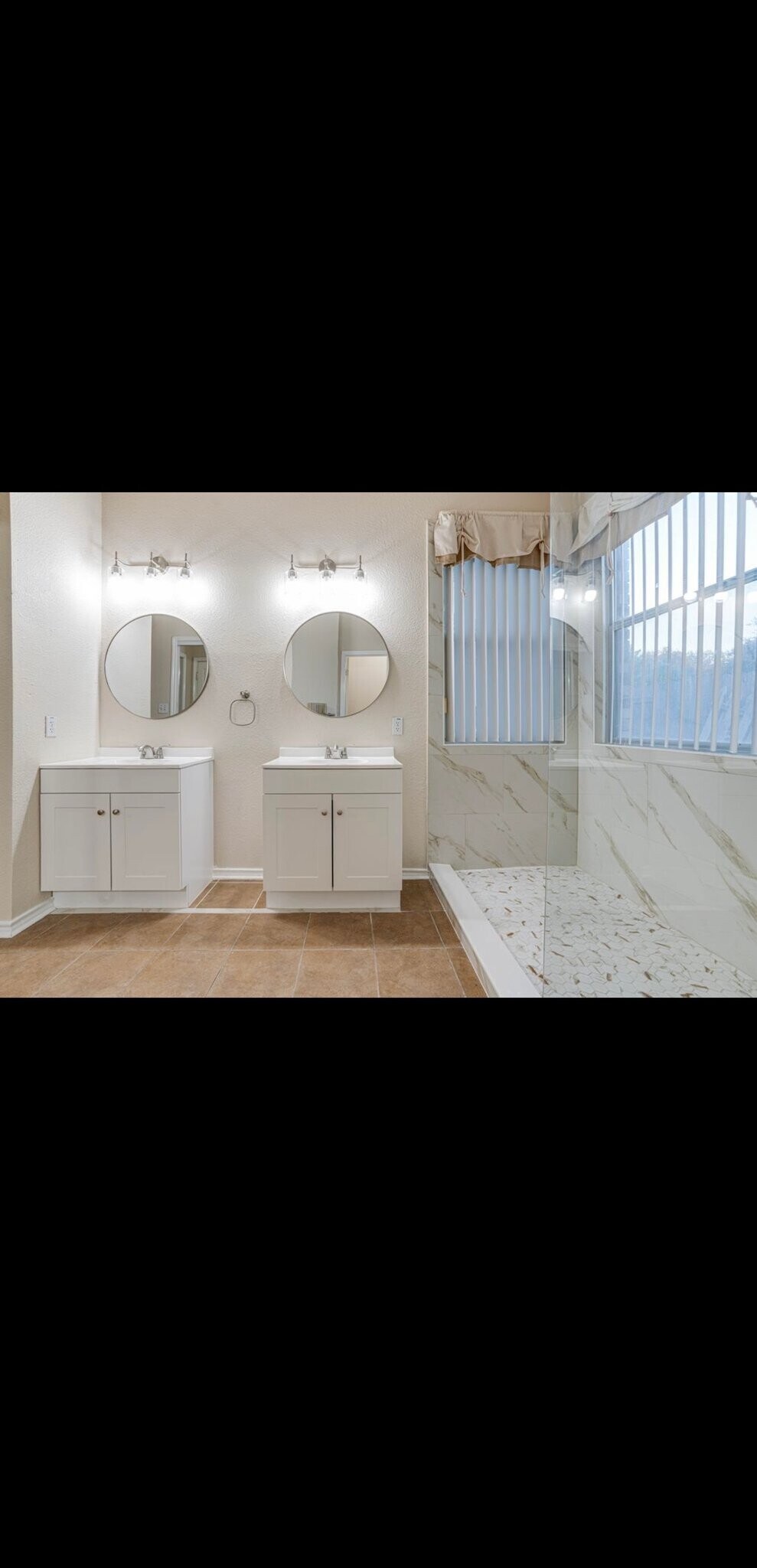 Building Photo - 3035 Fall Crest Dr