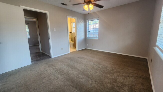 Building Photo - 2425 Kristen Dr
