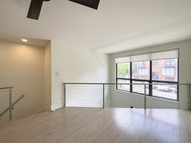 Building Photo - 949 W Grace St