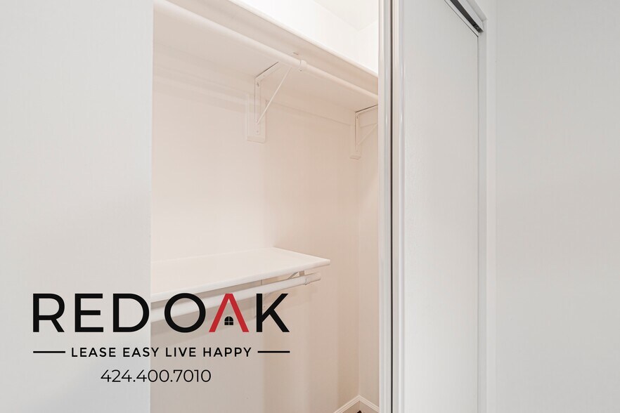 Building Photo - 651 W 92nd St