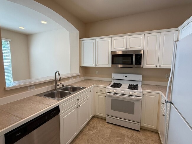 Building Photo - 3bd/2.5ba Sammamish Townhome