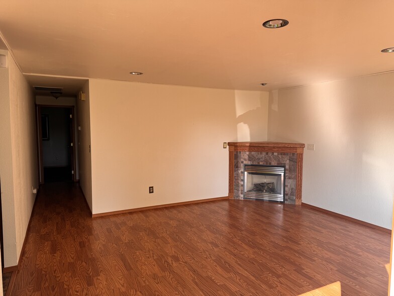 Building Photo - 4301 W Viola Ave