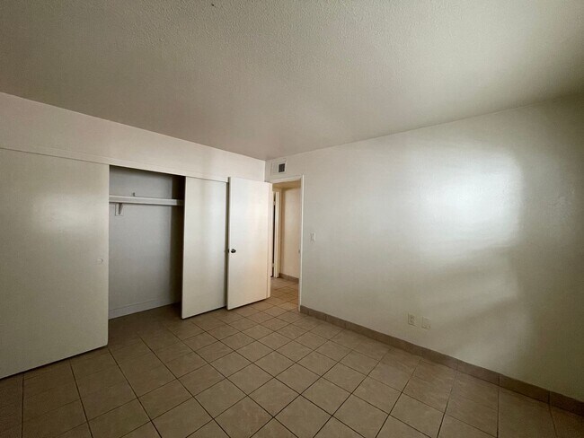 Building Photo - Remodeled 2 Bed / 2 Bath in Lovely Community – Pool, Covered Parking & Great Location