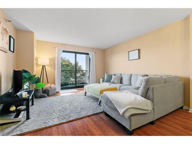 Building Photo - 401 S 1st St