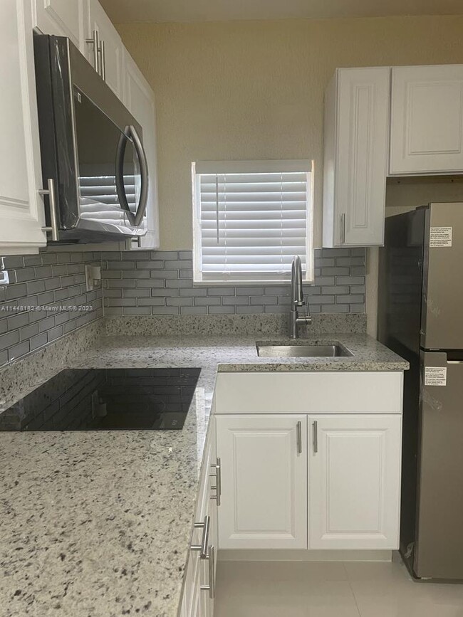 Building Photo - 630 NW 42nd Ave