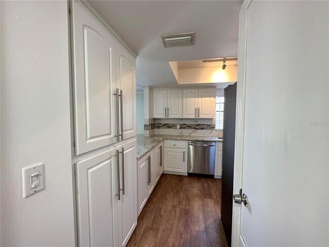 Building Photo - 2450 Heron Terrace