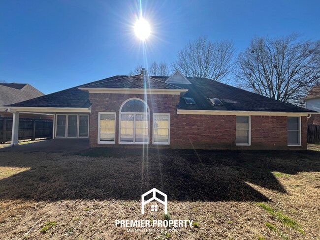 Building Photo - 8374 Kings Trail Cove