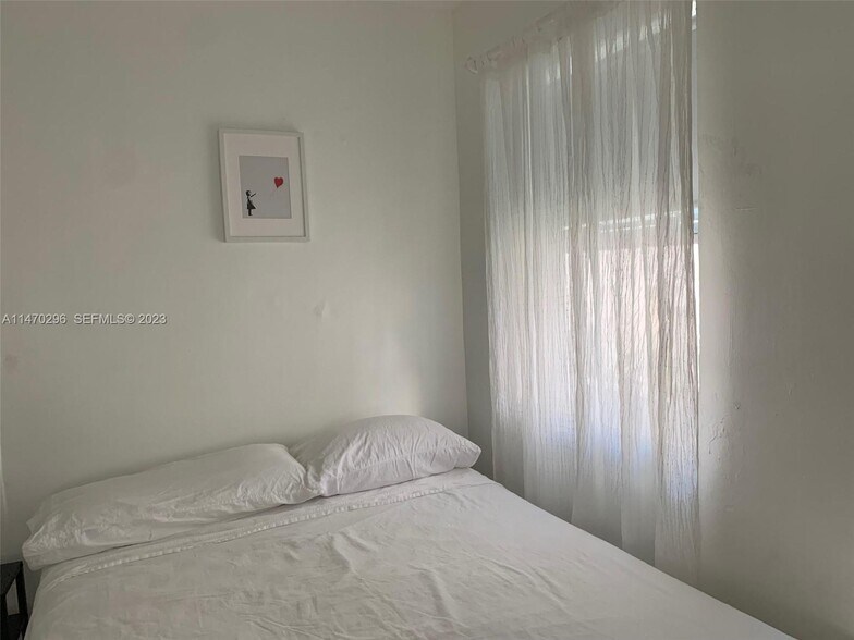 Building Photo - 2131 Arthur St