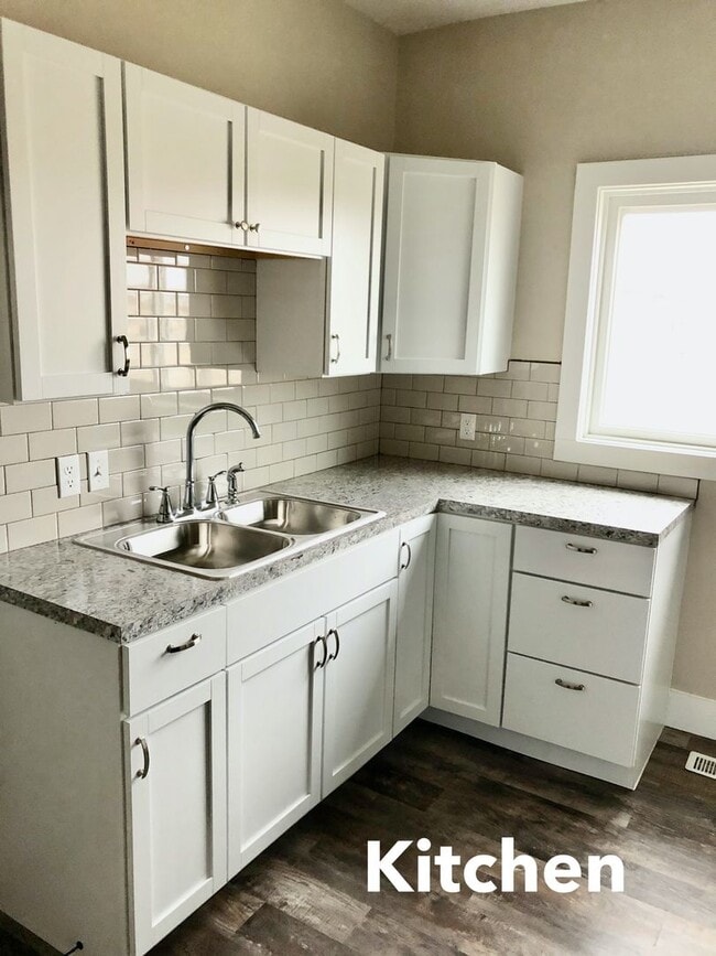 Building Photo - 802 W McCormick St