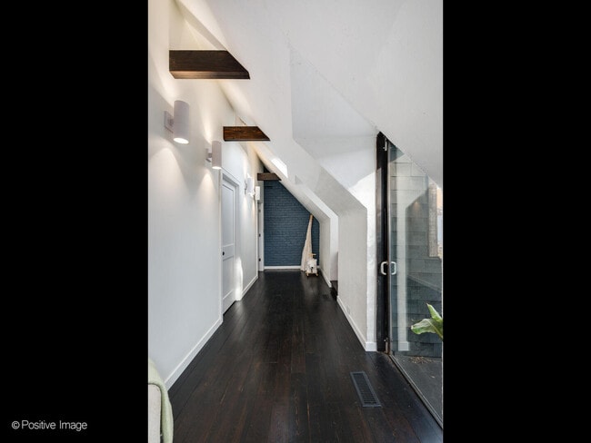 Building Photo - 844 W Altgeld St