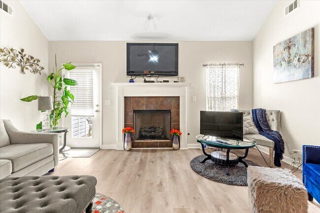 Building Photo - 676 Ventana Dr