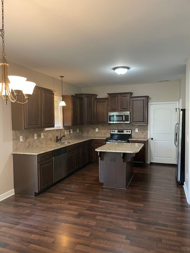 Building Photo - 103 Dartha Ct